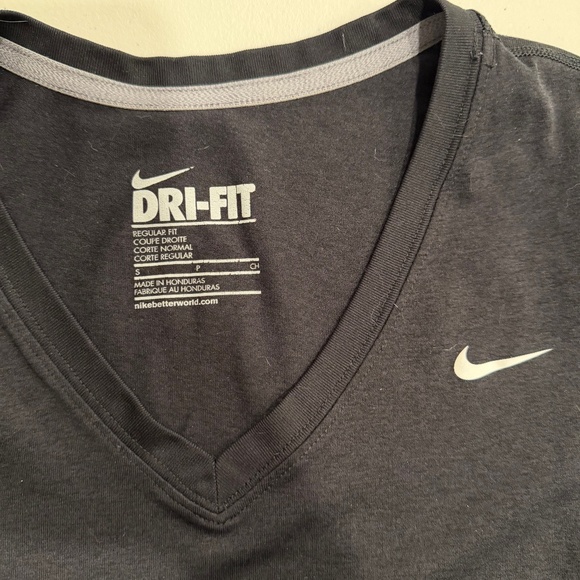 Black Nike Dry Fit T-Shirt - Small - Picture 2 of 2